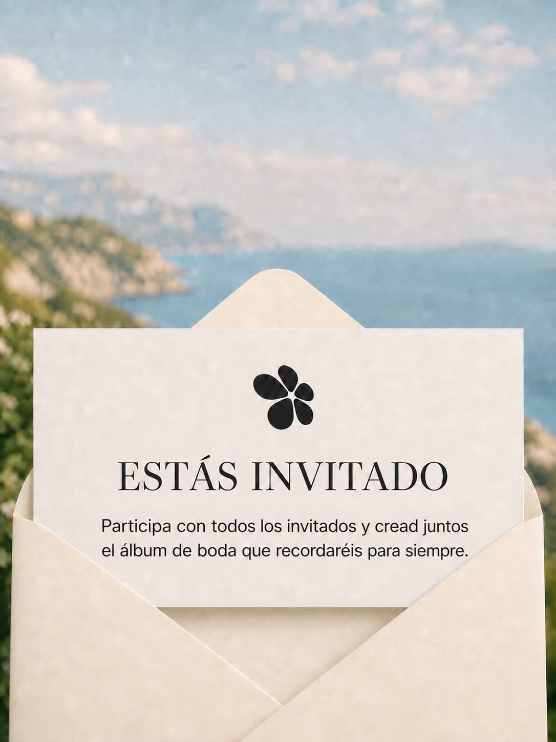 Invitación de Solsuna saliendo de un sobre con paisaje costero